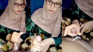 Bokep Indo Bunda Hijab Melakukan yang Terbaik